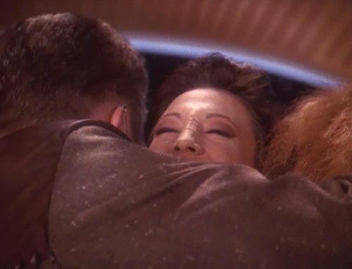 startrekhugs:[image: Five photos showing a Kira-Lupaza-Furel group hug. Images from Trekcore.]