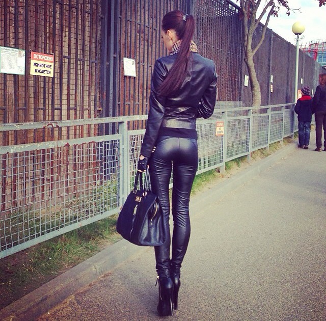 sexyinleather:  Bad Bitches Lovers  🙏🙏