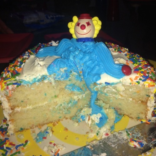 gentleheartt:saga of a clown cake my mom made