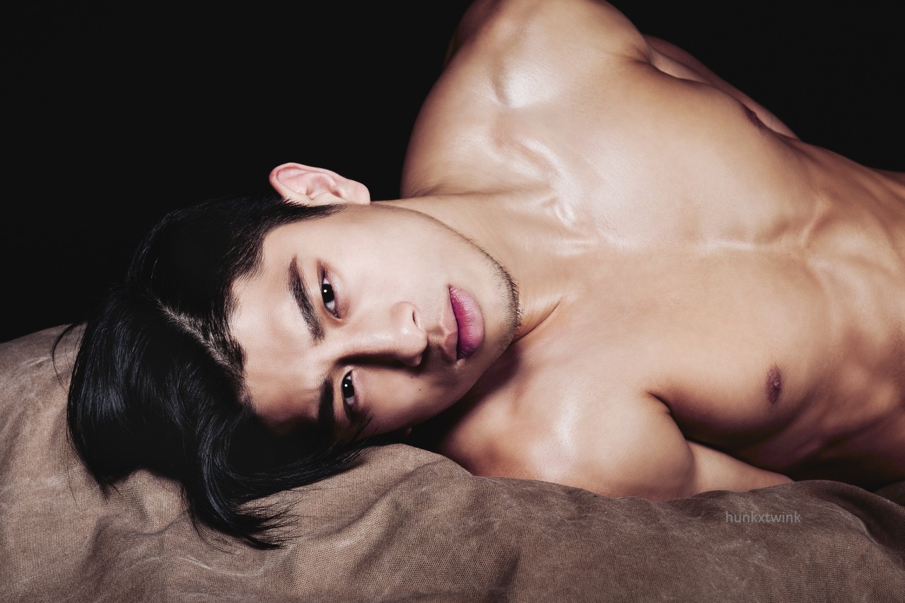 hunkxtwink:  Photography -  晏廷 張   Hunkxtwink - More in my archive  