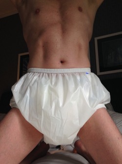 jockediaperlover:  Good morning,  Just woke up with a another wet diaper and more than 1000 followers :-)  Thanks guys! :-) 