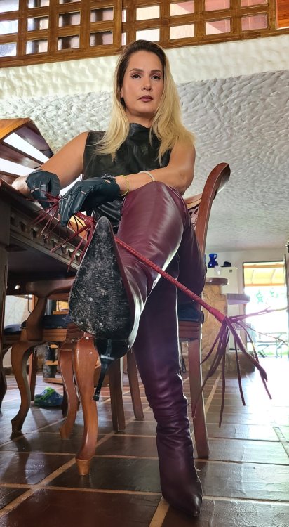 chastity-slave-to-women: leatherlatexmstress: servitui: Goddess Joanna - she knows what men want We