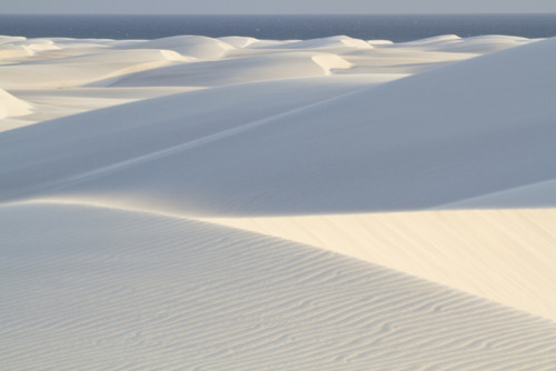 unrar: Near Aomak beach, a man uses a mobile phone, Yemen, Michael Melford.