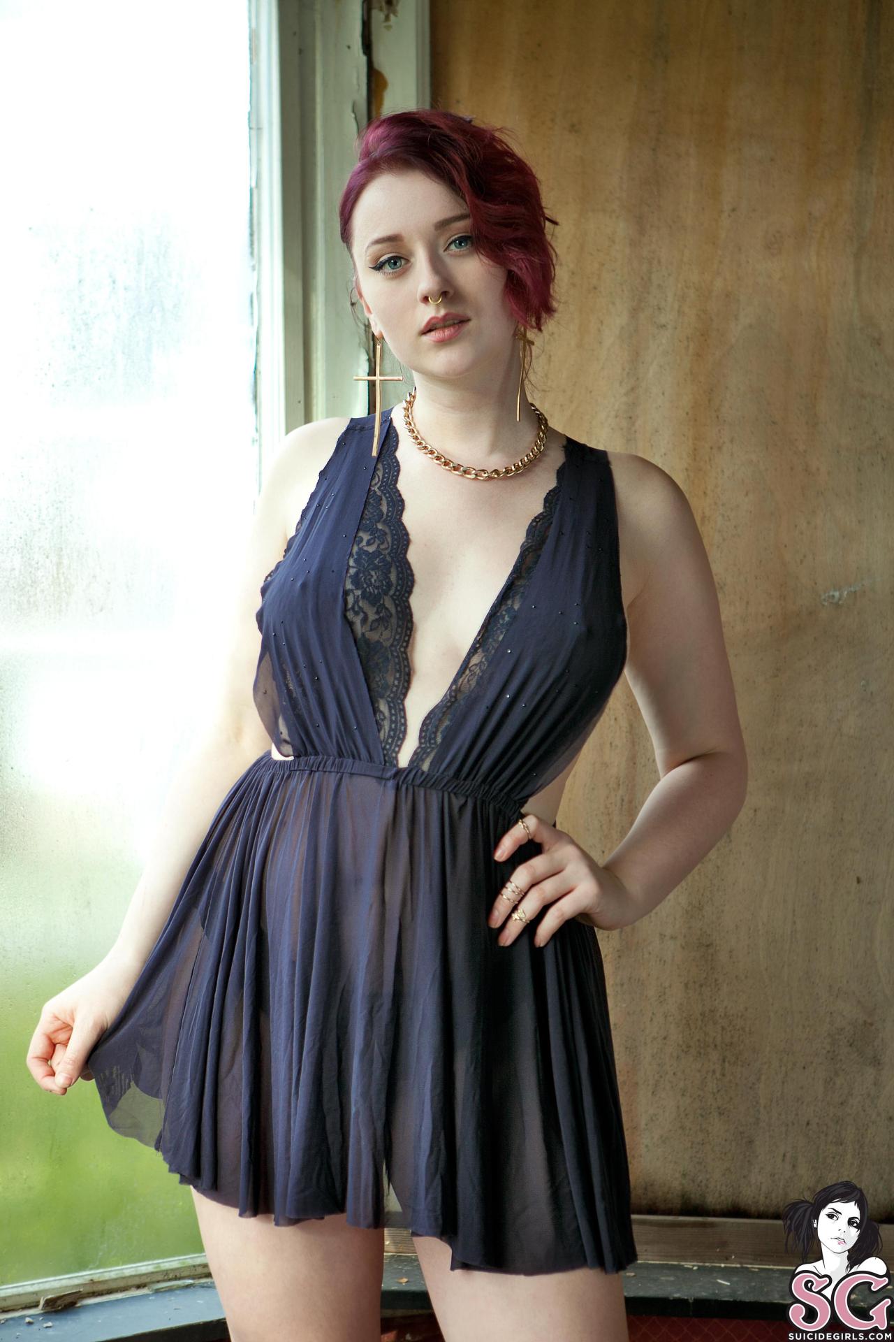 past-her-eyes:  NeciaNavine Suicide  necianavine.suicidegirls.com necianavine suicidegirls