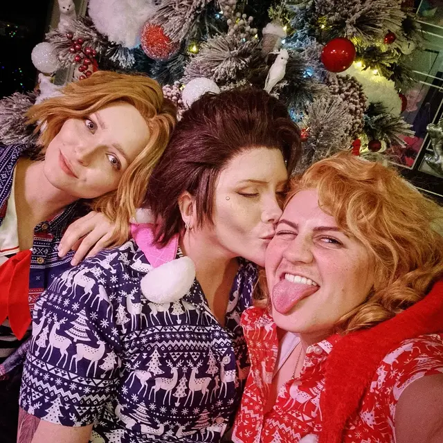 Merry Christmas/Happy Holidays everyone~♡


(On instagram)
Billy: @ruksanada 
Steve: @
 Robin: @aliceofspades