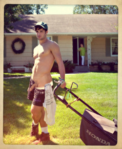 Str8Guysecrets:umm. Where The Fuck Do They Mow Lawns Like This?! Cuz I’m About