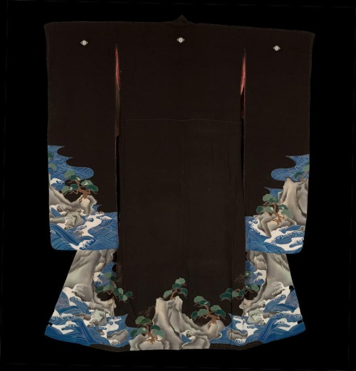 Yuzen-painted Furisode. Mid-Meiji period (1880-1900), Japan.  The Kimono Gallery.A remarkable chirim