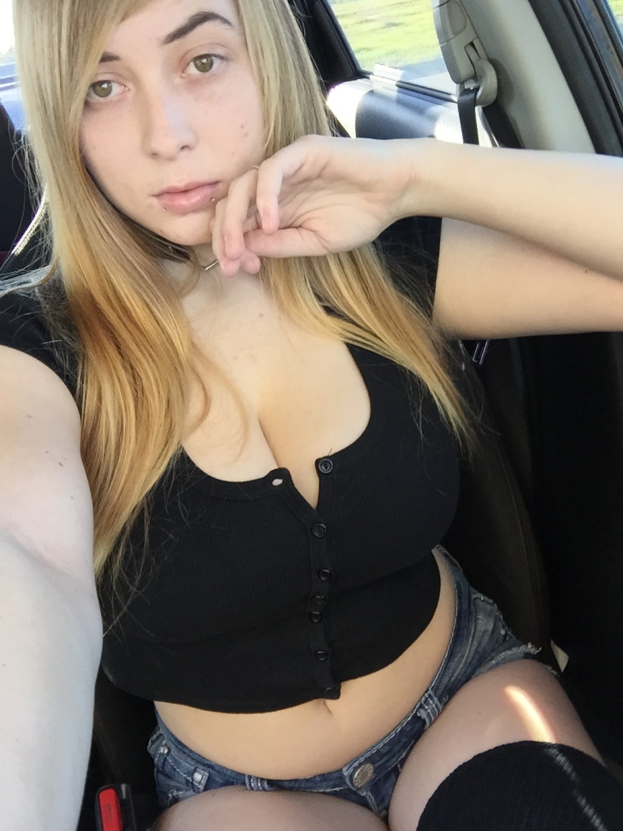 thatsubiegirl:  I was tagged for the six selfies thing by @theevildana 😘💕 