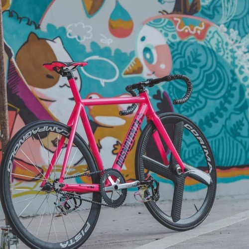 hizokucycles:Reposted from @pye_bikes - #dosnoventa #corima #sugino75 #suginozen #fixedgear #fixie #