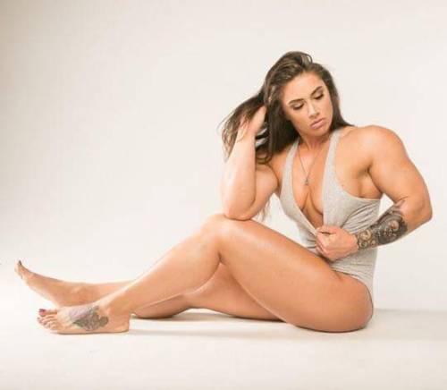 jl9233:  #RespectTheMuscles #awesomebody #girlswithmuscle #lovethemuscles#sexymuscles #BodyOfArt #lovetheveins #MuscleIsBeautiful