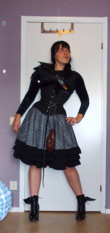 demonindistress: What do you mean pauldrons are not considered casual wear? ( @mccorsets 24″, 
