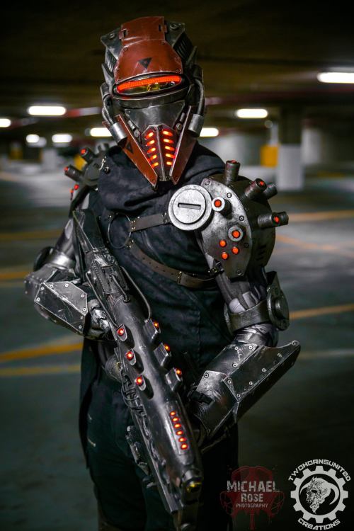 cybernetic-psychosis:  The TR3-22 Security unit - LED Cyberpunk Cosplay by TwoHornsUnited 