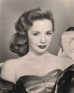 classichollywoodcentral:Piper Laurie https://painted-face.com/