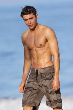 mnman:  Zac Effron  Love that body :-) 