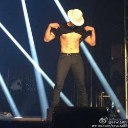 trufoodie82:  rains-cock:  비   My Korean husband😍😍😍