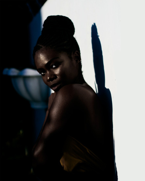 Umpokoqo is a visual series by Aviwe Xaluva and Sanelisiwe Mapolisa in aim to showcase the beauty th