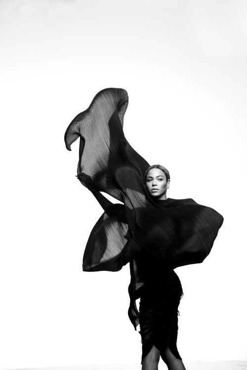 golddiggerr:  http://instagram.com/Msivana_