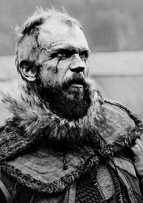 vikinks:  Floki | Vikings 4.01 “A Good Treason” 