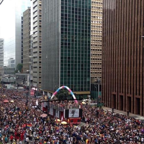 Porn love-for-boys: Pride Parade.  Sao Paulo, photos