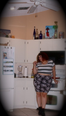 chubby-bunnies:  Kitchen babe. Come say hey! 