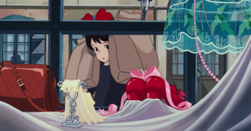 howlsvalentine:Kiki’s Delivery Service // Kiki & Jiji’s shopping trip 