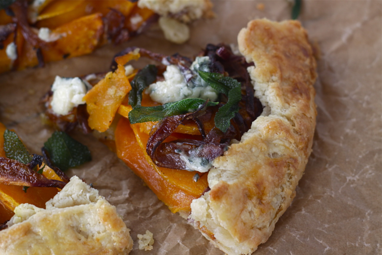 theboredvegetarian:  Butternut Squash &amp; Gorgonzola Galette with Caramelized