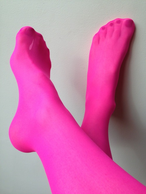 sheerklaudia: Shocking pink tightsI just love wearing these, real “head turners"My girlfrie