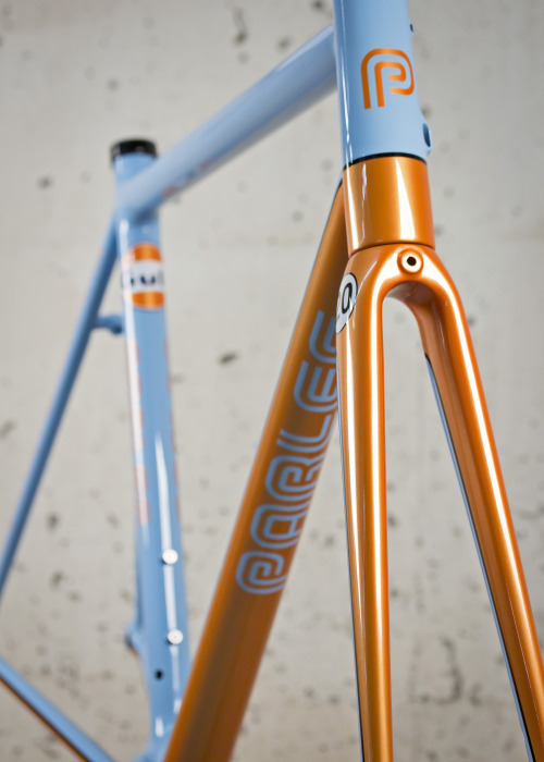 qtaroqhoji:  pyreariege:  Galerie de Parlee Cycles  Gulf colorかっ！って突っ込む気が、よく見たらGulfのマークがw