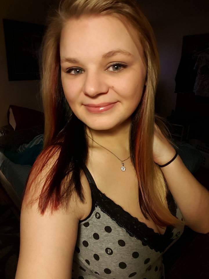 picsofmysexysisterinlaw:  I wish I had some pics of her pussy