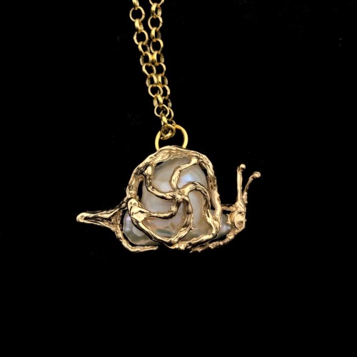 miyakumo:9ct gold snail with pearl