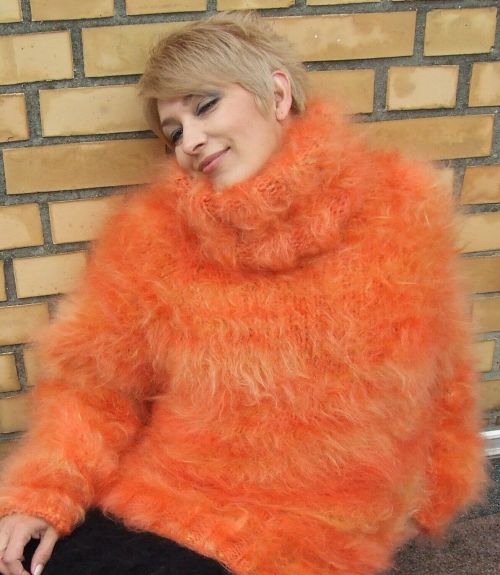 mohair-heaven: Langhaar LUXUS Mohair FUZZY SWEATER PULLOVER gelb-orange M-L