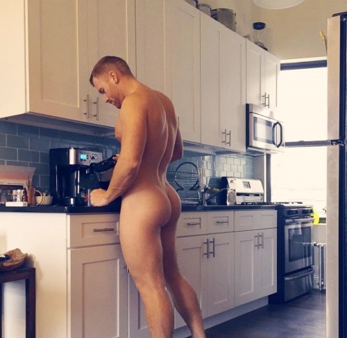 menexposing:  At Home 4