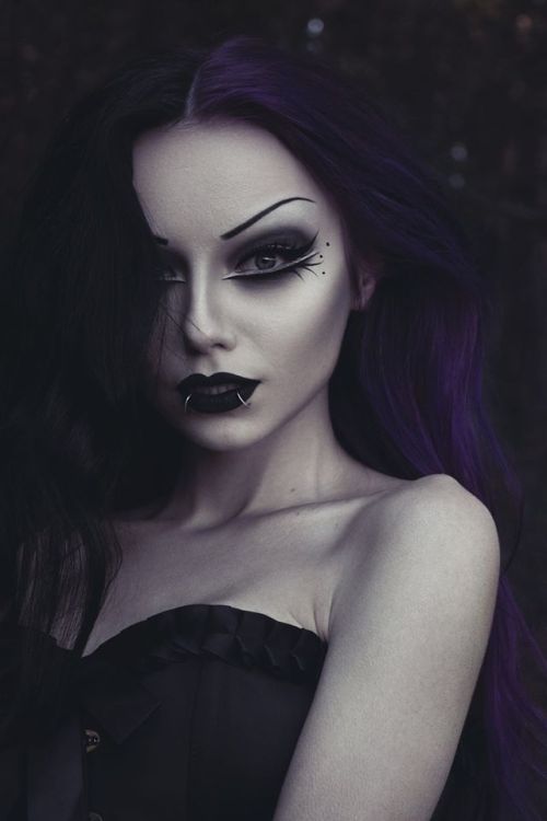 gothicandamazing:  Photo/ Model/ MUA: Darya Goncharova   Welcome to Gothic and Amazing | www.gothica