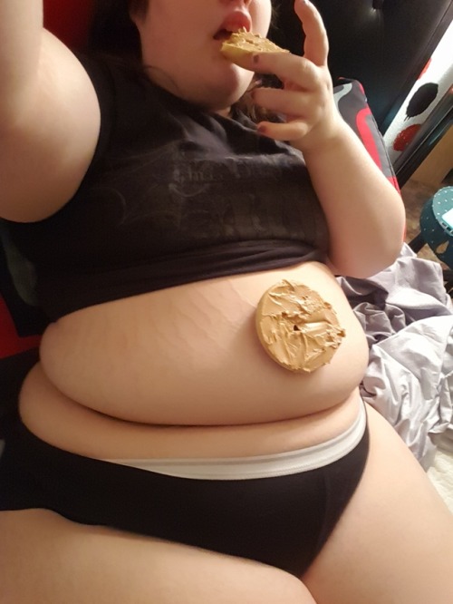 bigbootypandamoo:  Oh, don’t worry! This is just the beginning 😘  Reblog if you want to see me eat more!