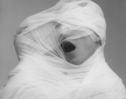 qukko:  Robert Mapplethorpe - White Gauze, 1984 