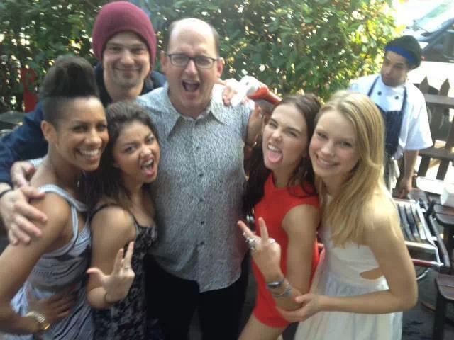vampireacademybloodlinesfans:  The cast with screenwriter Daniel Waters! Source: