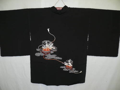 frabric: Embroidered details on a mens kimono.