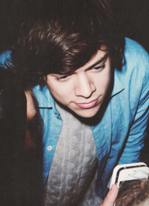 heartzmalik:  [43/100] photos of Harry Styles 