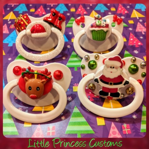 littleprincesscustoms:  littleprincesscustoms:  littleprincesscustoms:  17 Holiday Pacis all up for grabs! FIRST COME FIRST SERVED!   🎄Pink Gingerbread Pacis ฤ.99 🎄Golden Christmas present paci ฟ.99 🎄Holiday Cupcake Paci on green and white