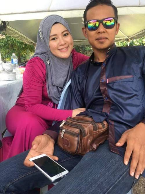 wifeneedmore:lelakidurjanaa:My wifehye,, cantik isteri awak..body tentu lawaAbg pun macho ni