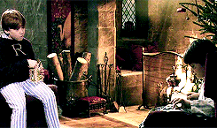 p-pikachu:  Merry Christmas. Merry Christmas. Ring the Hogwart bell.Merry Christmas,