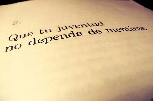somospandaspordentroyporfuera:  -Una chica invisible.  
