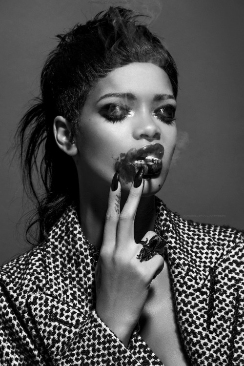 arielcalypso: Rihanna for “032c” Magazine. (Winter 2013 issue)