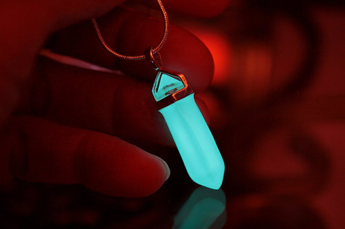 fuocogo:  wickedclothes:  Glow In The Dark Crystal Necklace Many crystals are thought to have healing powers. This pointed cut of crystal glows bright blue when worn in the dark, so that you’re able to heal yourself even in the darkest of places. Sold