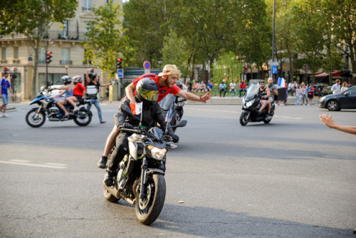 Scenes de joie, Paris , Place Daumesnil 15 juillet 2018.