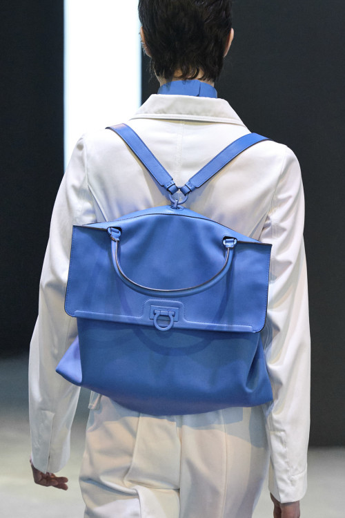 Trendy Bag for FW21: 90′s backpack bag.Chloé, Moschino, Balmain, Brunello Cucinelli, Salvatore Ferra