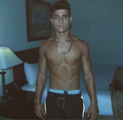 sagginboys:  christianb69:  New AVI ?? Thoughts ..  Nice waistband and abs 