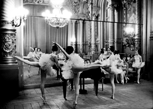 frenchvintagegallery:Ballerinas at the Paris Opera doing their barre in rehearsal room. Paris, Franc