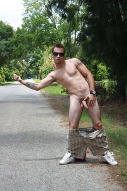 commandolover:  Hot men don’t need underwear: hot men go commando!  http://commandolover.tumblr.com/  I would sure stop