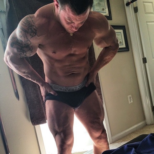 deegle4muscle:  Anthony Sciaretta - New tattoo on his arm